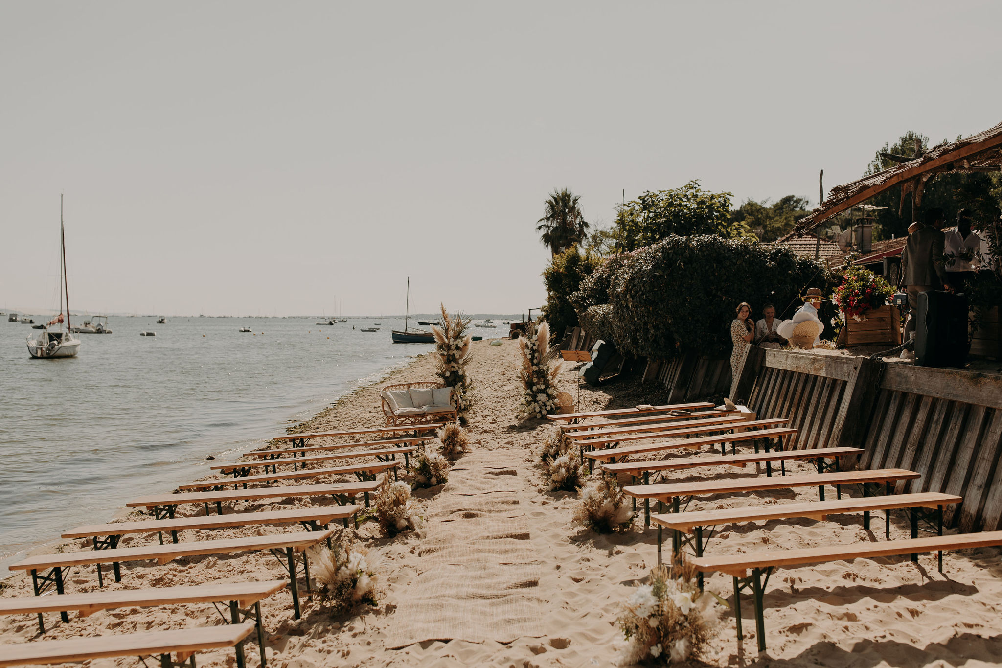 ceremonie-de-mariage-sur-la-plage-sable
